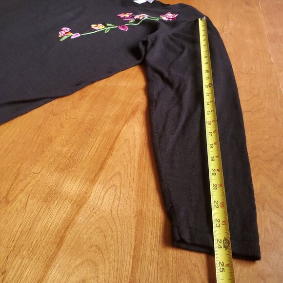 Susan Graver Style Sweater XL Black Pullover Embroidered Flowers V Neck Floral - Picture 10 of 10